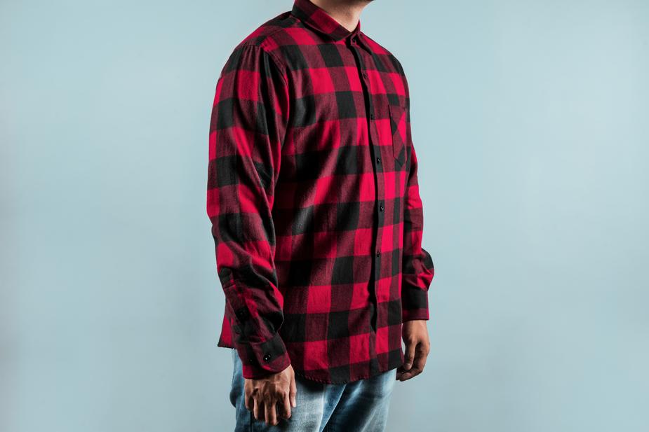 Chequered Red Shirt, with long sleeves, in chequered style, with two chest pockets.